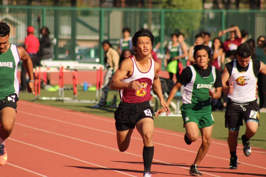 Abraham Luu sprints to victory in the mens 100 meter against Kaiser High School.