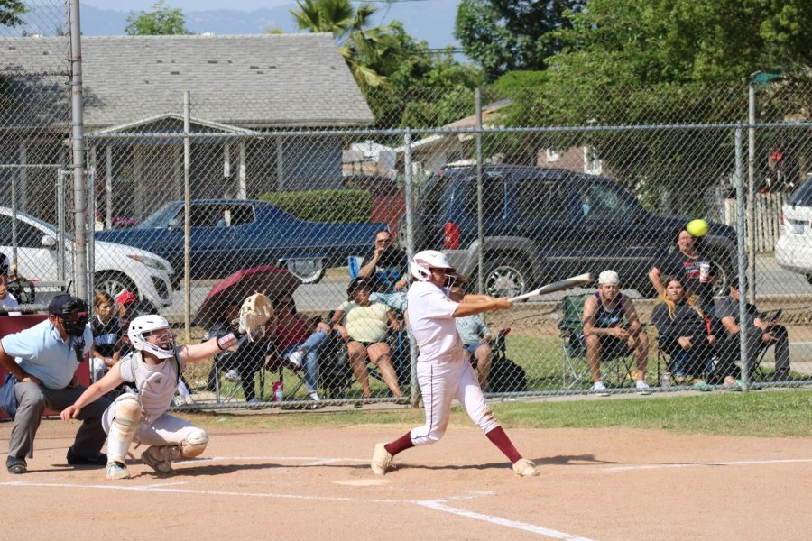 Giuliana+Danovaro+hits+an+RBI+double+in+the+fourth+inning+of+the+Yellowjackets+7-3+victory+over+San+Gorgonio.
