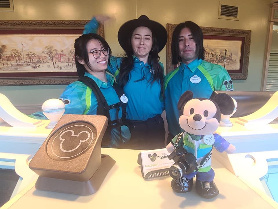 As part of a fun adventure, Patt made an outfit for Mickey to dress him as a PhotoPass cast member. Her friends around the part couldn't wait to get a photo with lil Mickey.