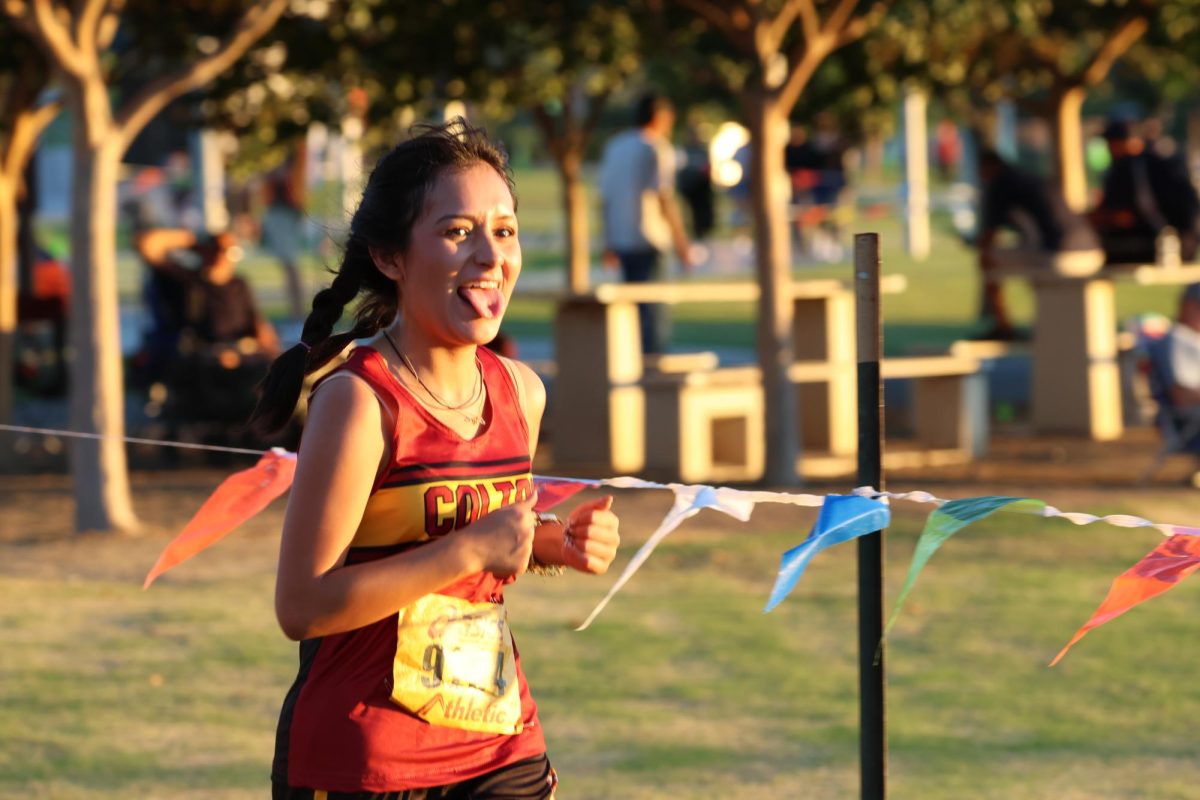 Roxy Itosu never forgets to have fun as she runs the 3.1. at Martin Tudor.