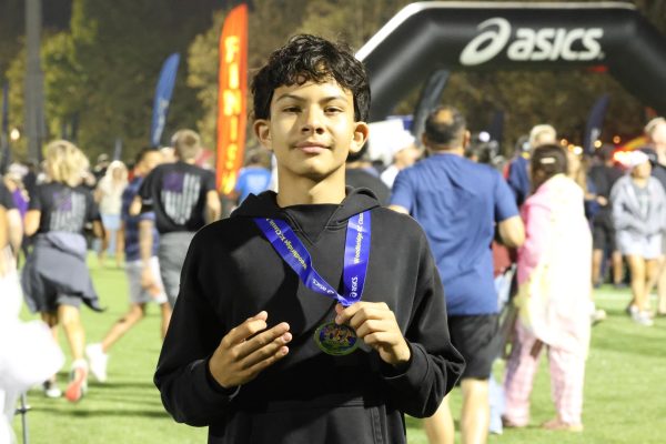 Sebastian Carlos shows off his medal for finishing 17th (in a field of 313) at the Woodbridge Invitational on Sep. 19.