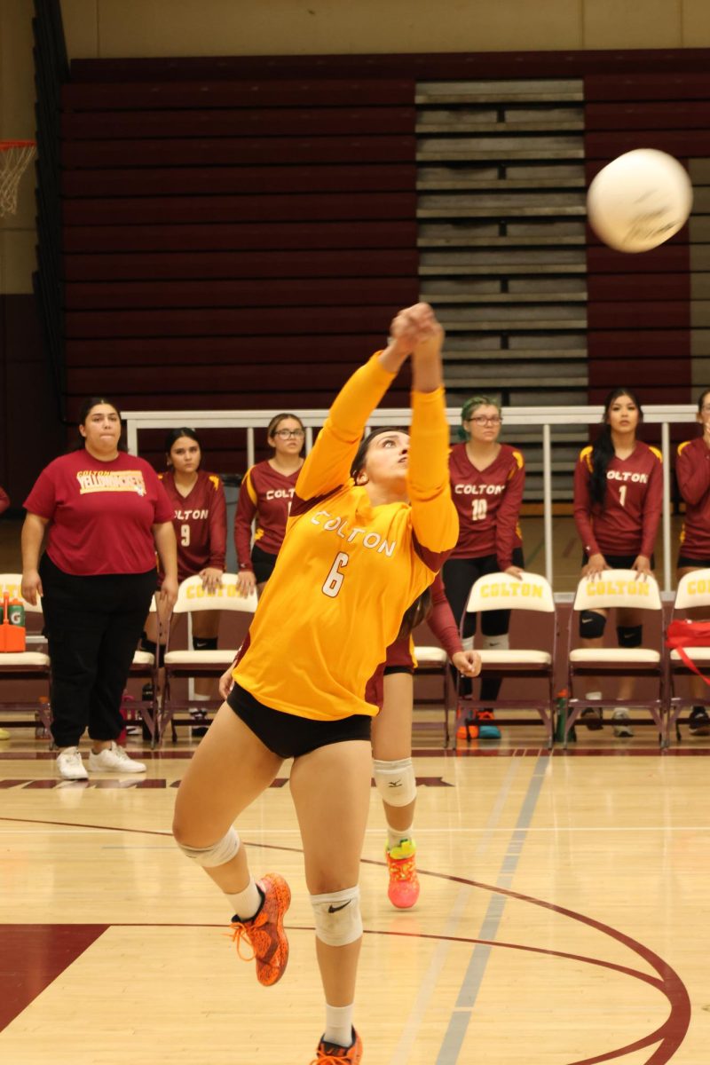 Violet Palma keeps the rally alive against San G on Aug. 27.