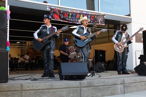 El Grupo Afortunado performs for CHS students at the annual Hispanic Heritage celebration on Sep. 17, 2025. The band features junors Kevin Barajas (drums), Jesus Gonzalez (guitar), Isaak Ontiveros (lead vocals, guitar), and Ulises Sandoval-Castro (bass).